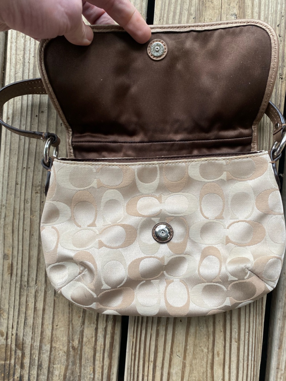 (Y2K) COACH- Shimmering Champagne Vintage Signature Pleated Demi/ Baguette - Picture 5 of 15